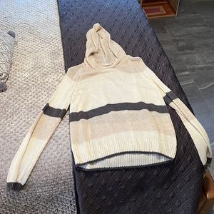 One Grey Day sweater. Perfect condition. It’s beige, off-white and gray.